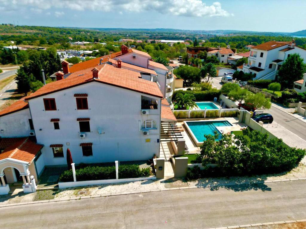 Linc Rooms & Apartments Banjole Εξωτερικό φωτογραφία